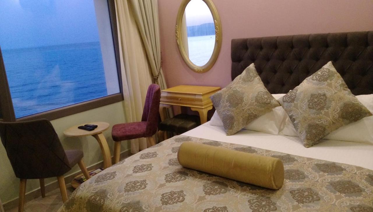 Itimat Otel Урла Екстериор снимка