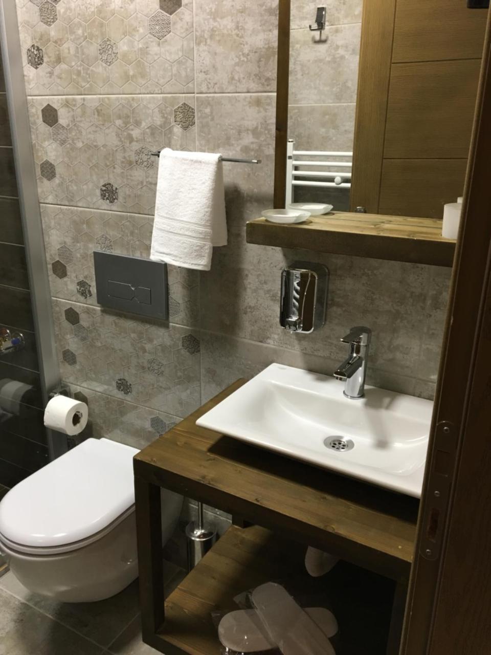 Itimat Otel Урла Екстериор снимка